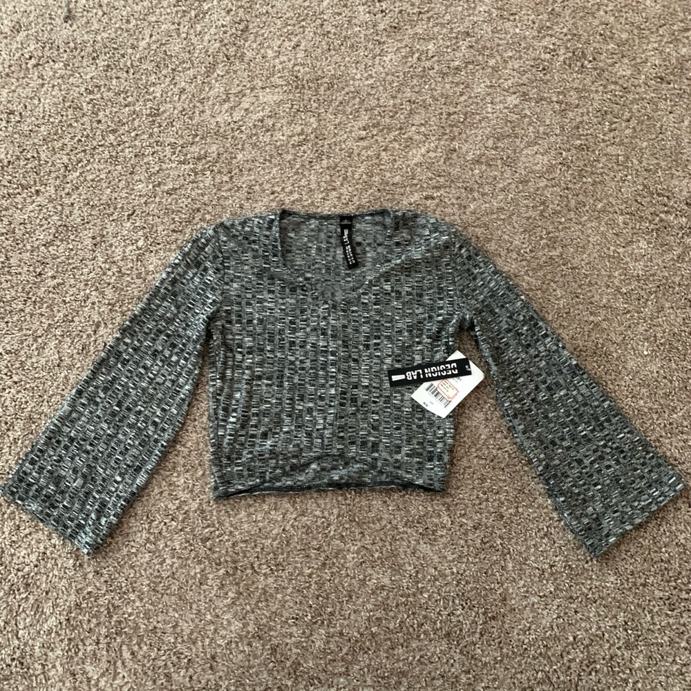 DESIGN LAB Flared Sleeve Crop